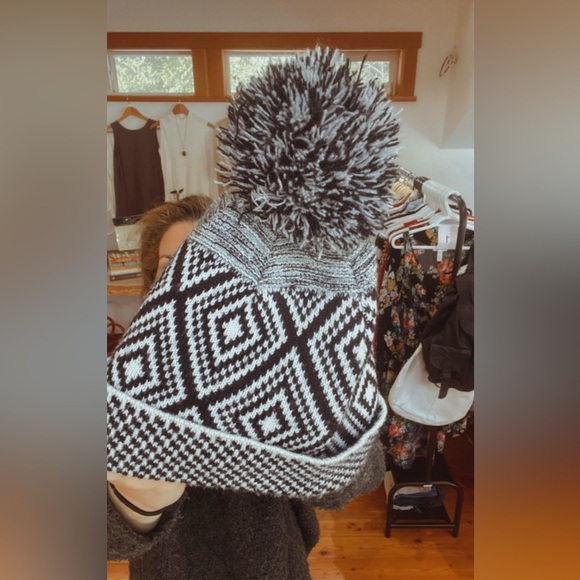 Nordic Inspired Toque - Picture 2 of 6